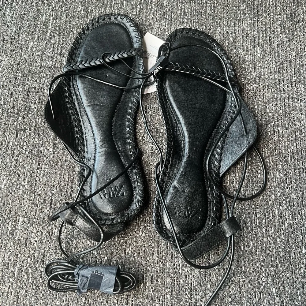 Zara chic black
